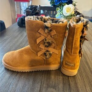 Koolaburra Women's Brown Winter Boots with Fur Trim